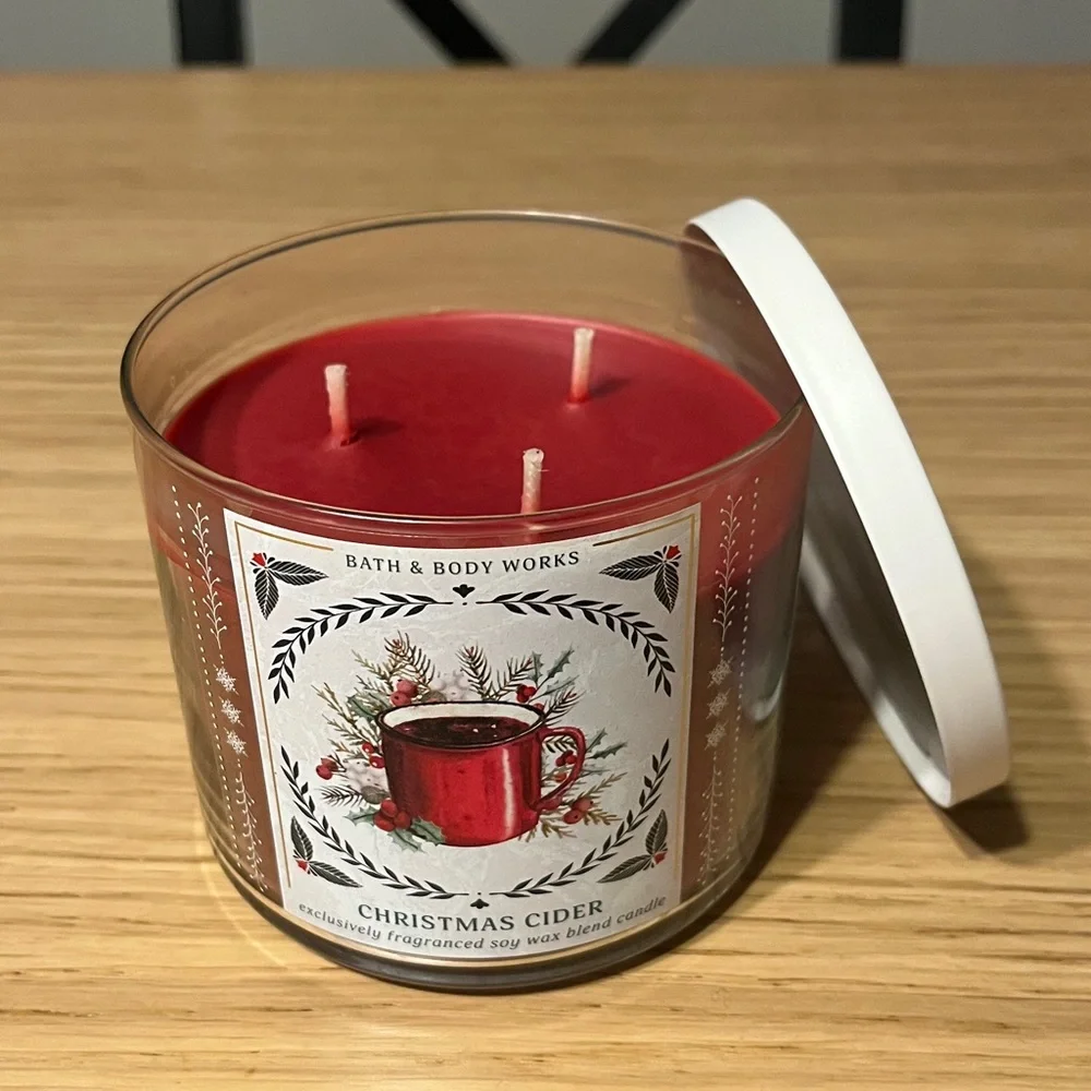 Bath & Body Works Red Mug Christmas Candle
